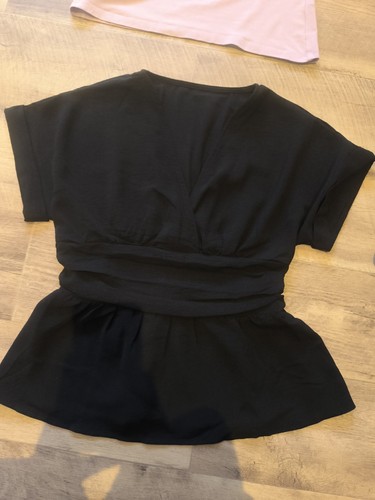 Schwarzes shirt tailliert - schwarzes, t-shirt,